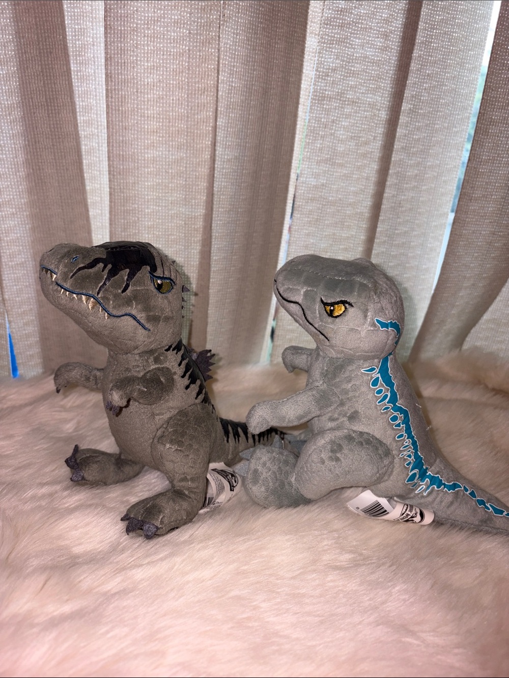2 mini Dino’s plushies